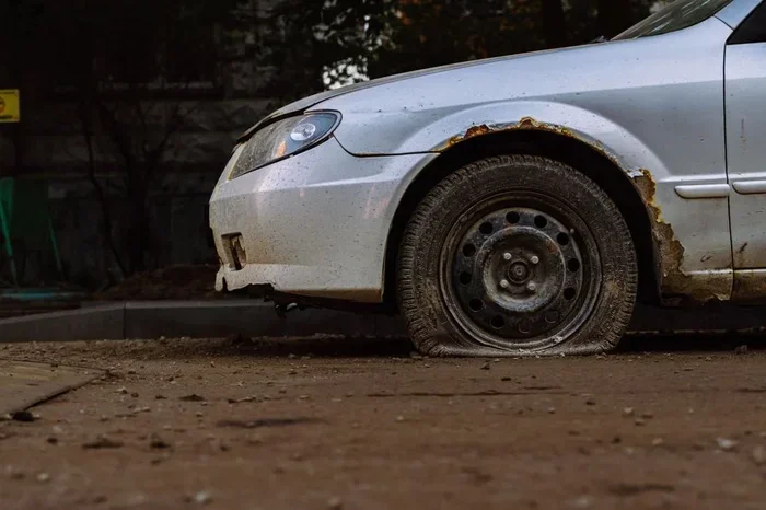 Flat Tire After Hitting a Curb Causes Fixes and Tips